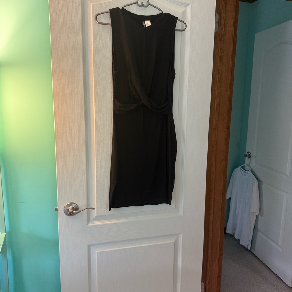 Elegant Women’s Black Sleeveless Mini Dress M - Picture 4 of 11